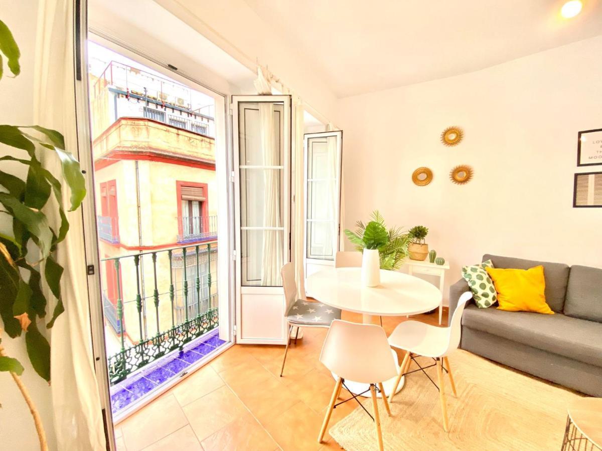Comfortable Old Town, Parking Optional Apartment *
