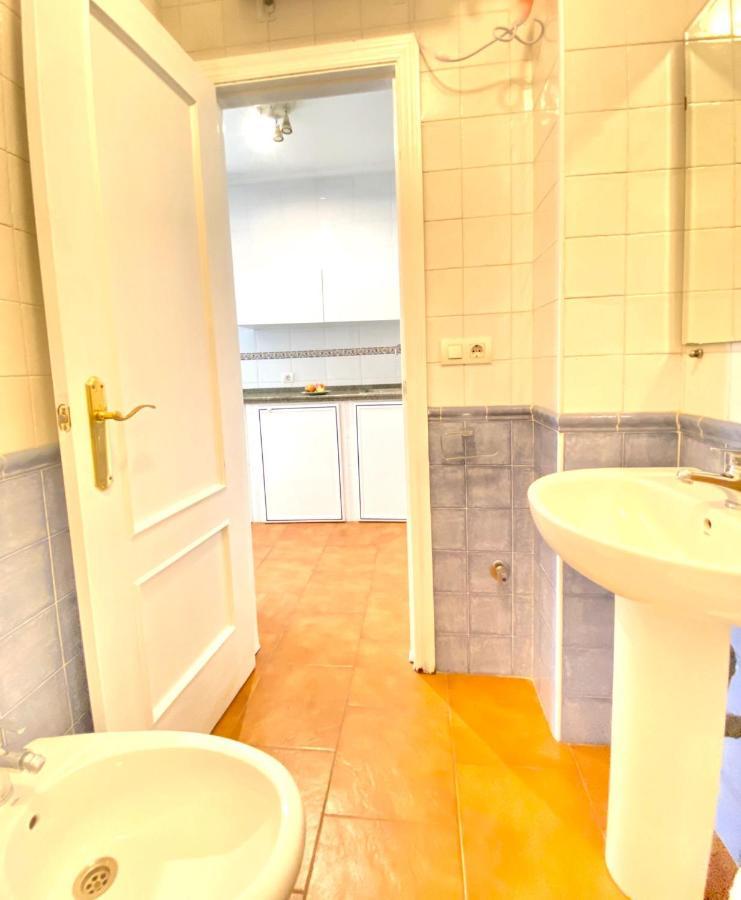 Comfortable Old Town, Parking Optional Apartment