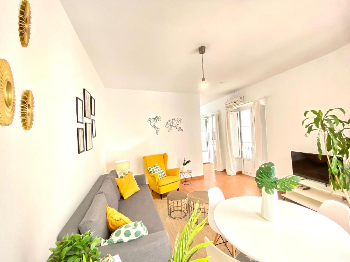 Comfortable Old Town, Parking Optional Apartment *